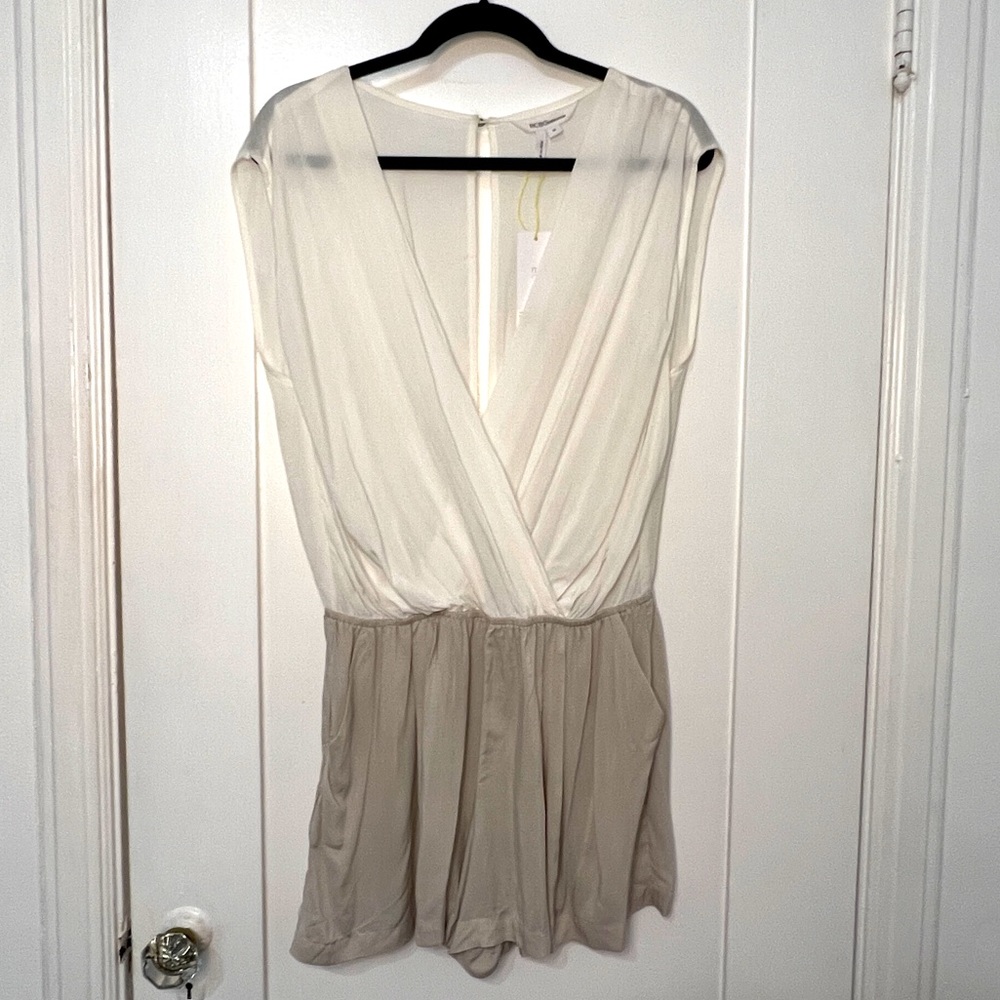 BcbgGeneration Shorts Romper w/crossover top, open back. Pockets. NWT Resort